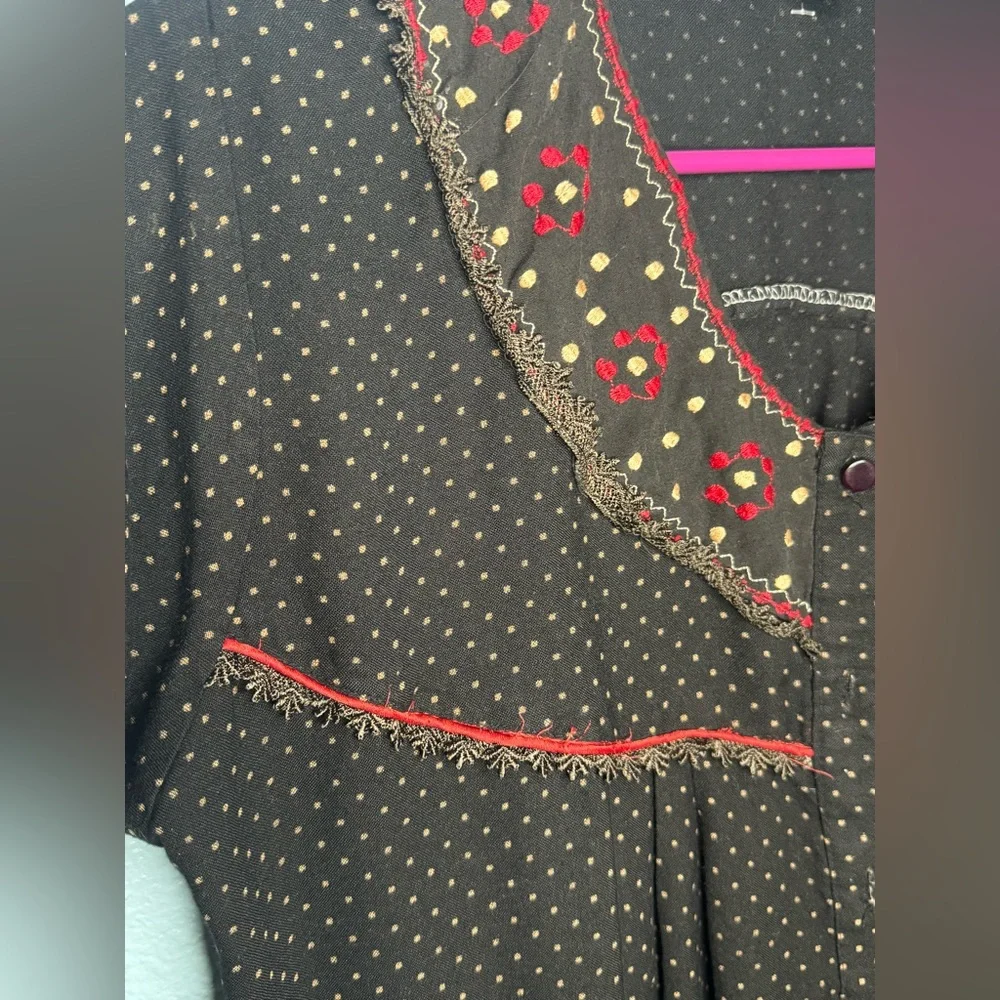 ESL Sleep Shirt With Embroidered Flowers missing 2 buttons